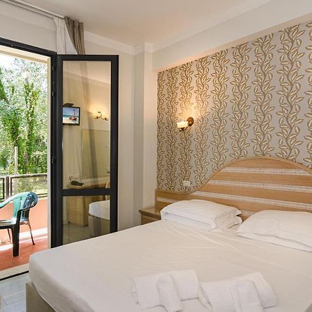Hotel Nedy Марина-ди-Масса Экстерьер фото