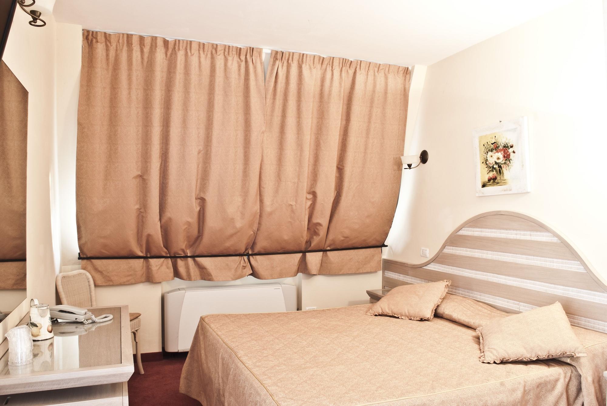Hotel Nedy Марина-ди-Масса Экстерьер фото