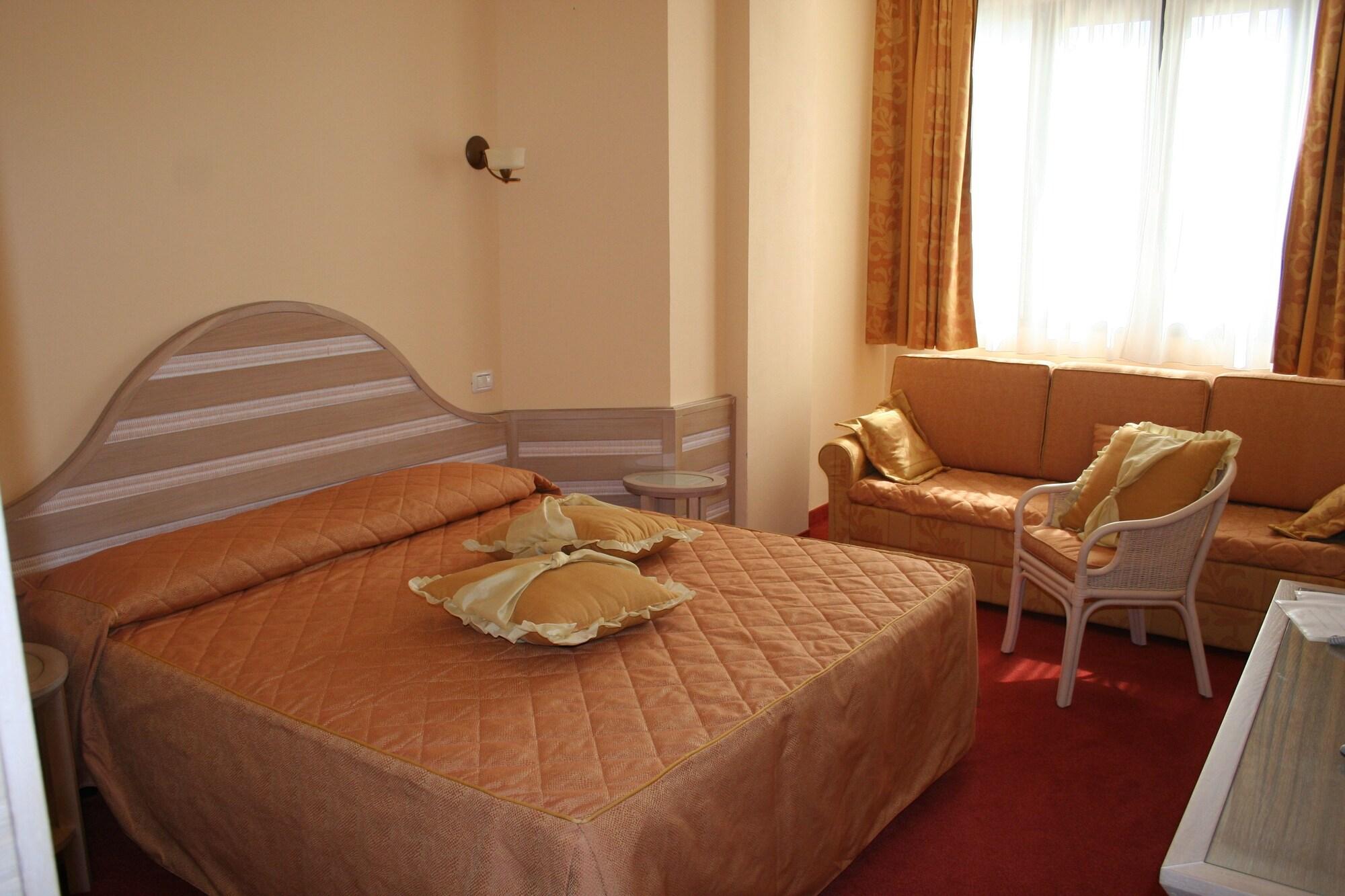 Hotel Nedy Марина-ди-Масса Экстерьер фото
