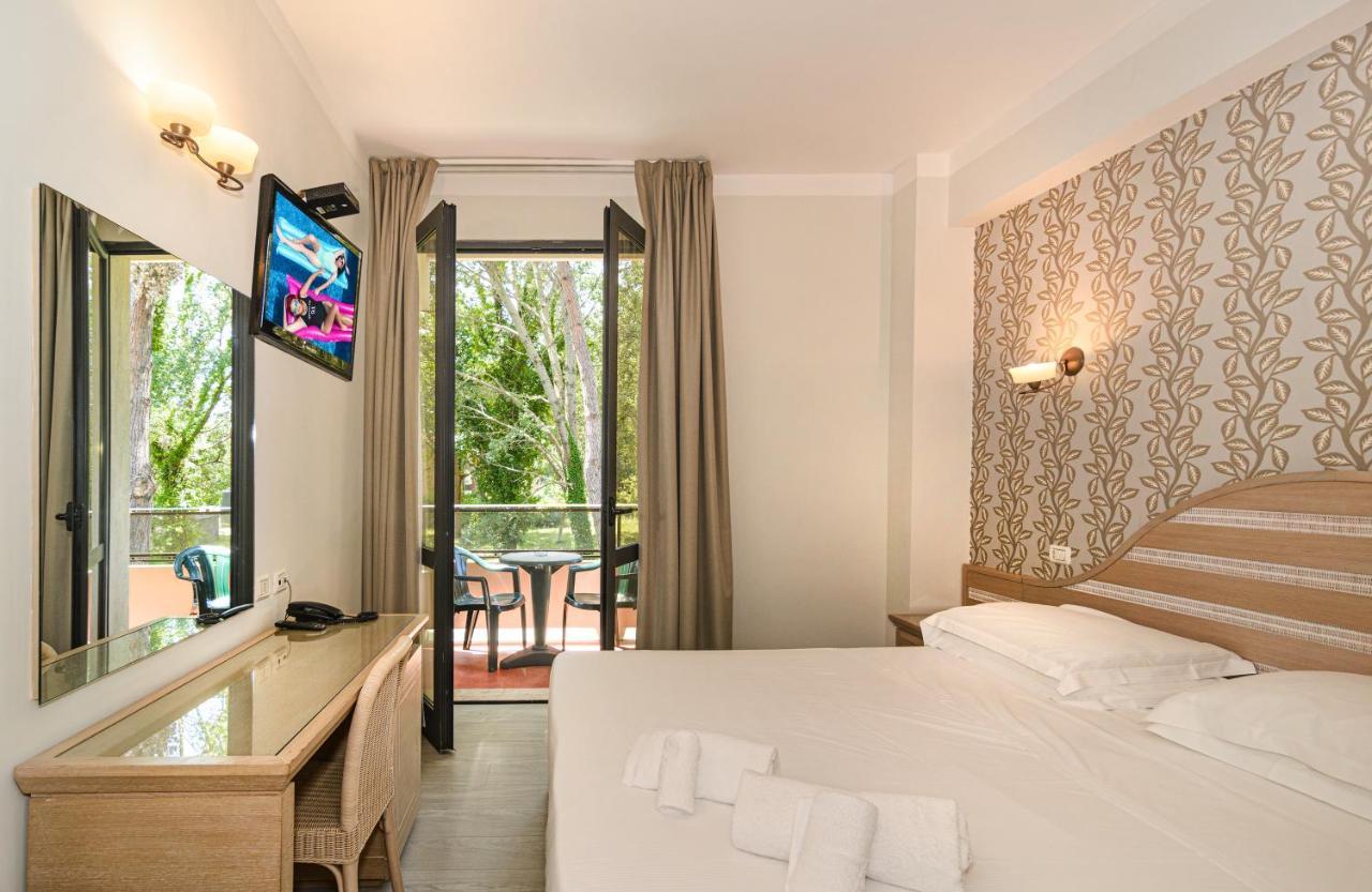 Hotel Nedy Марина-ди-Масса Экстерьер фото