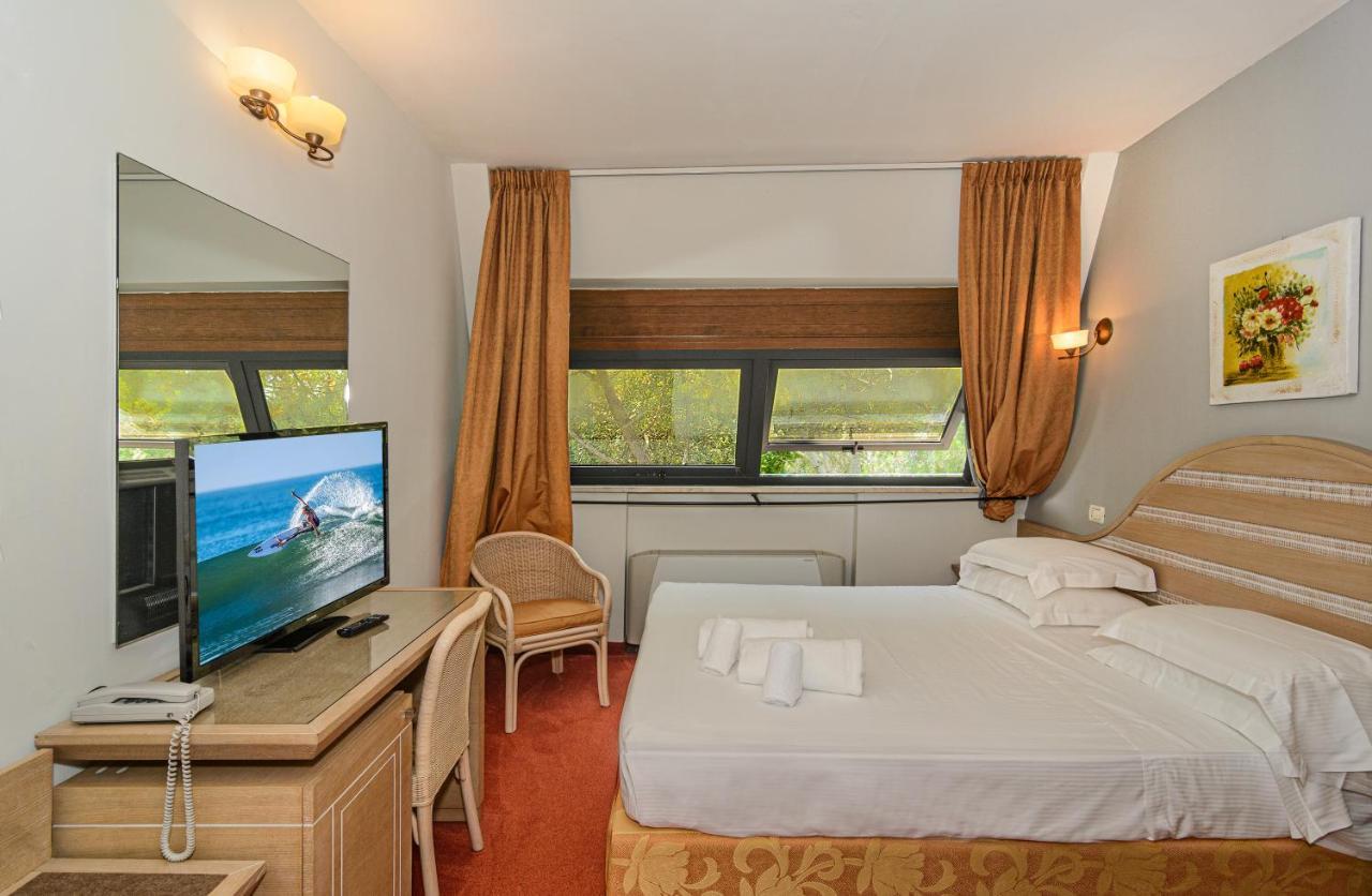 Hotel Nedy Марина-ди-Масса Экстерьер фото