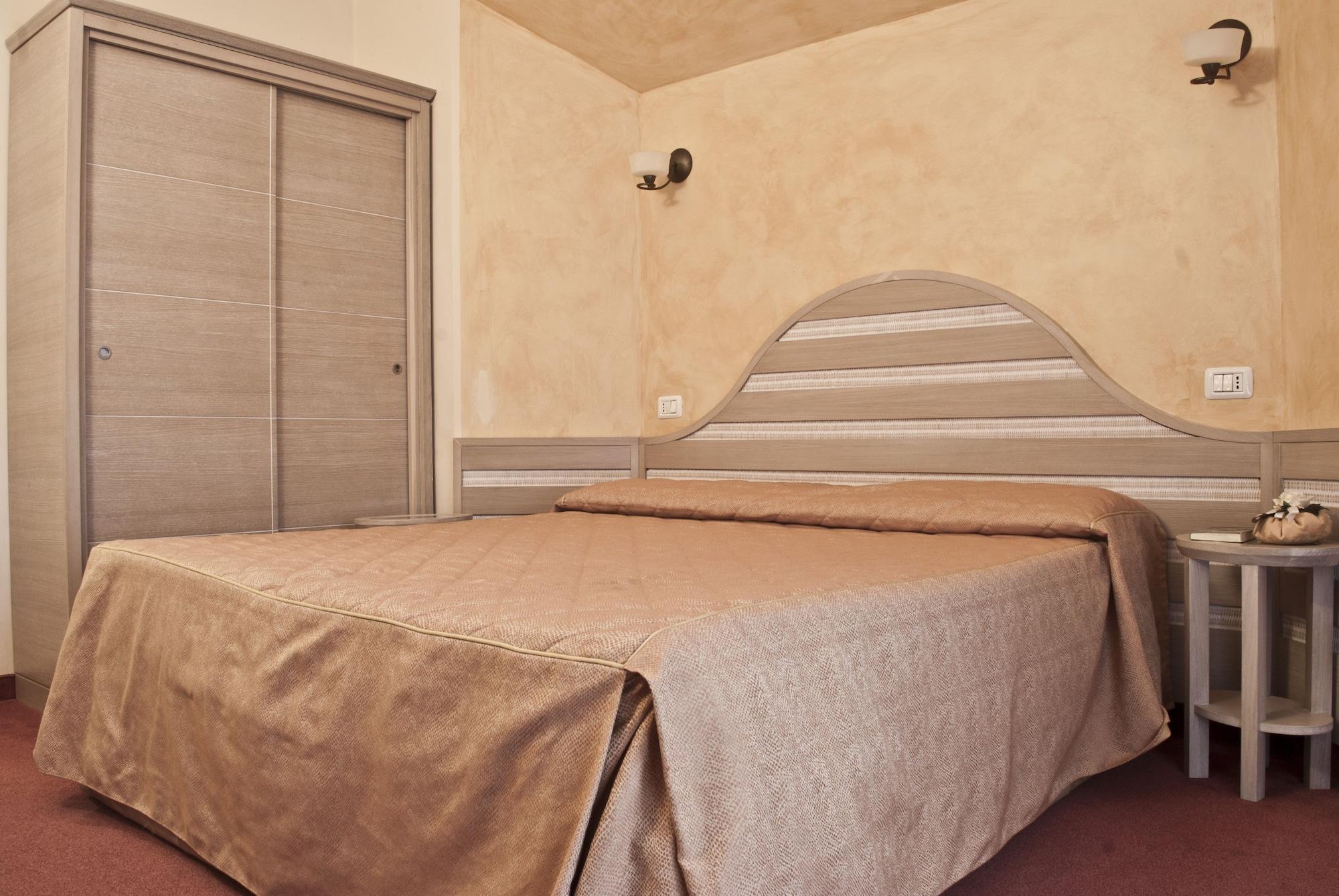 Hotel Nedy Марина-ди-Масса Экстерьер фото