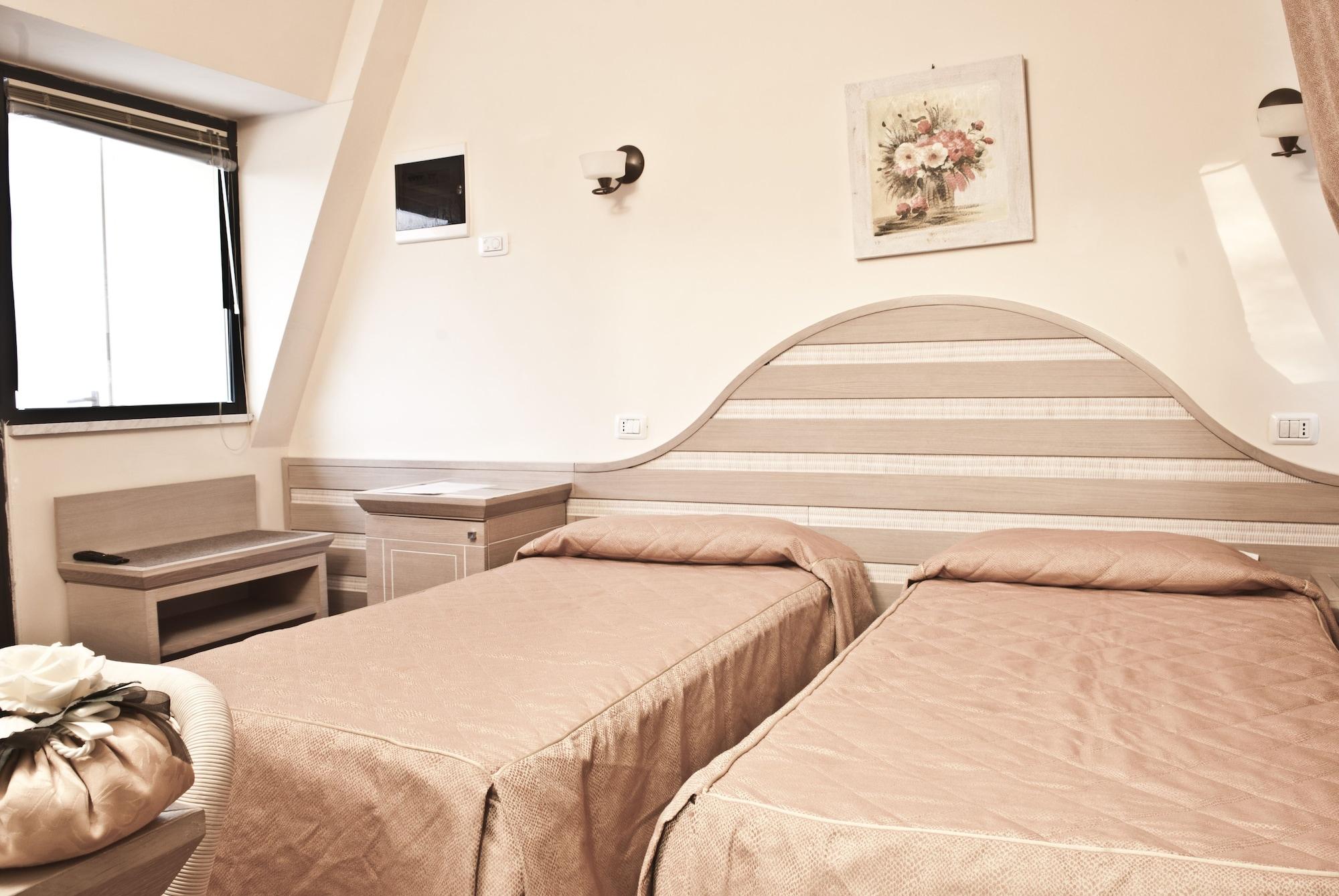 Hotel Nedy Марина-ди-Масса Экстерьер фото