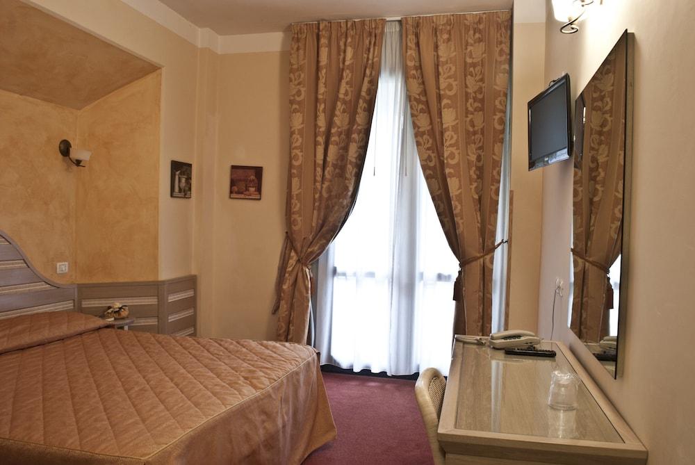 Hotel Nedy Марина-ди-Масса Экстерьер фото