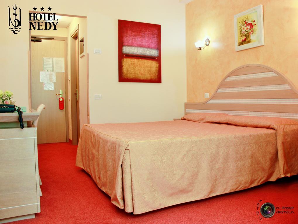 Hotel Nedy Марина-ди-Масса Экстерьер фото