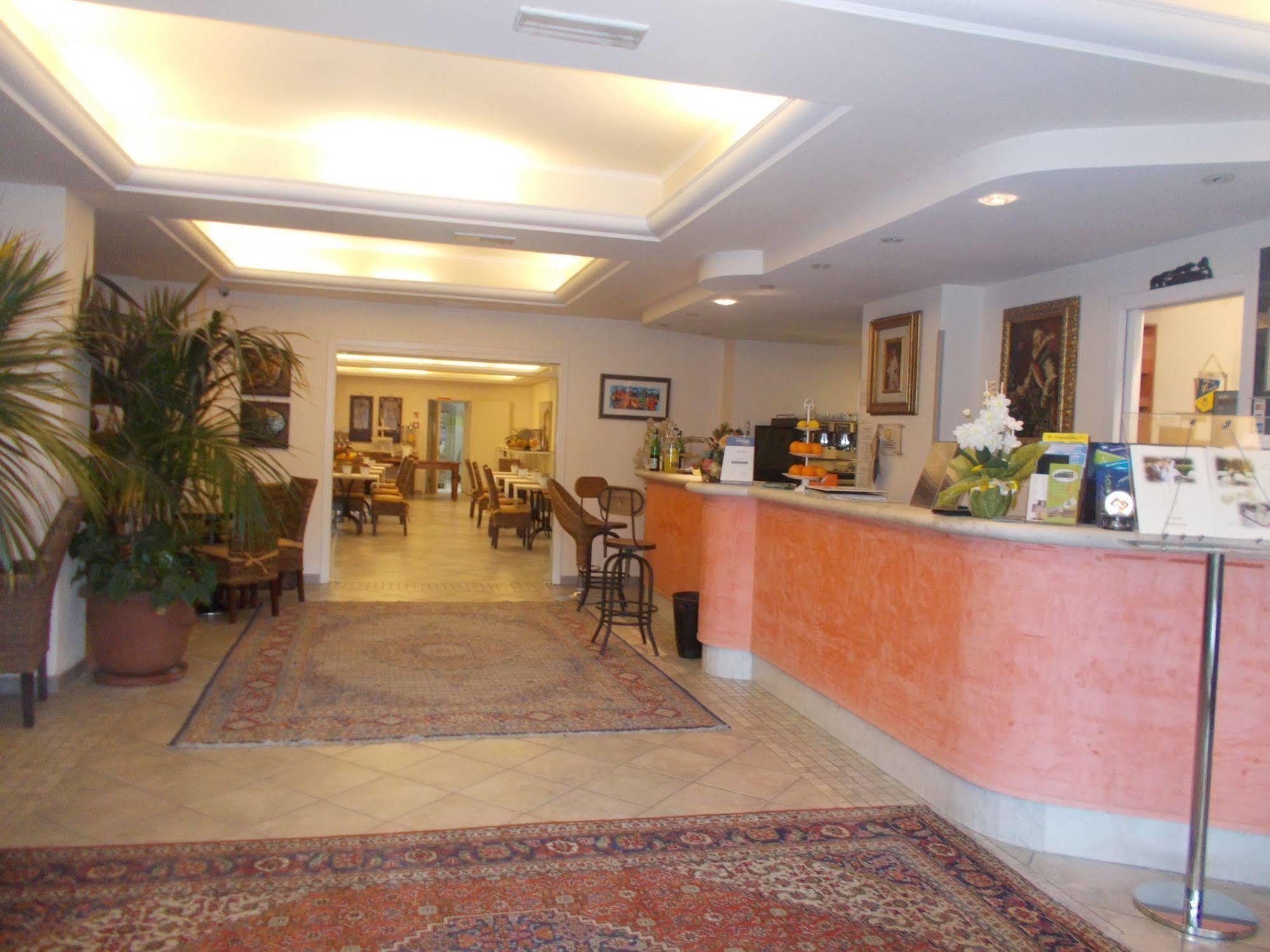 Hotel Nedy Марина-ди-Масса Экстерьер фото